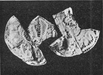 Flanders Lace Mitts.